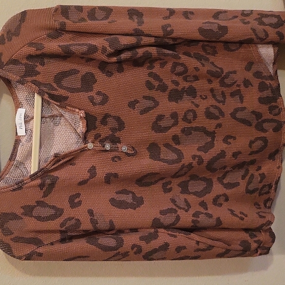 Animal print top - Picture 1 of 2